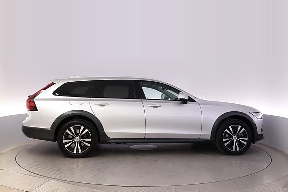 Volvo V90 Cross Country 5 of 18