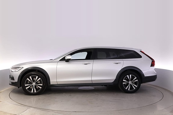 Volvo V90 Cross Country 2 of 18