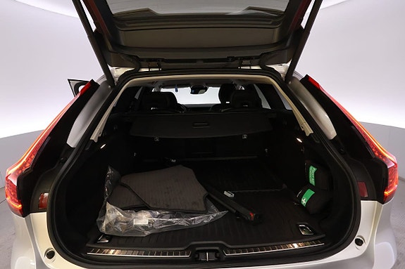Volvo V90 Cross Country 15 of 18