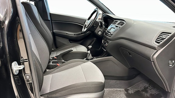 Hyundai i20 3 of 12