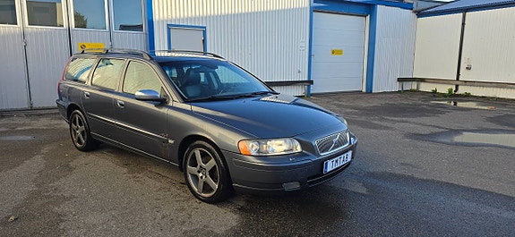 Volvo V70 2 of 6