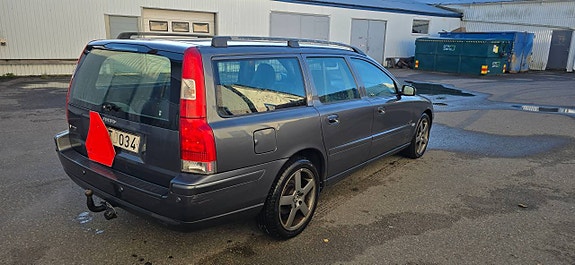 Volvo V70 3 of 6