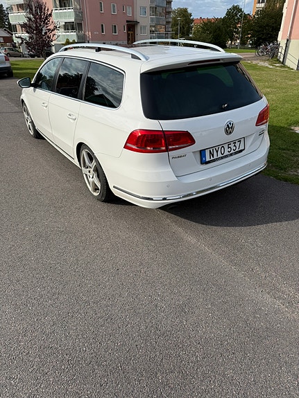 Volkswagen Passat 2 of 7
