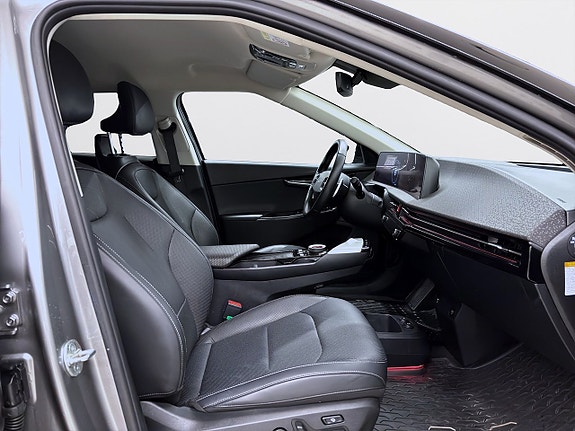 Kia EV6 14 of 21