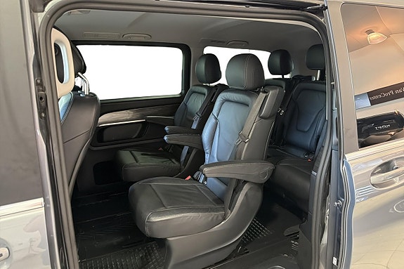 Mercedes-Benz V300 d 7 of 12