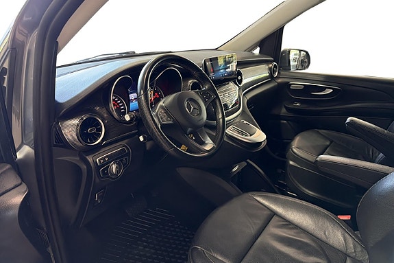 Mercedes-Benz V300 d 8 of 12