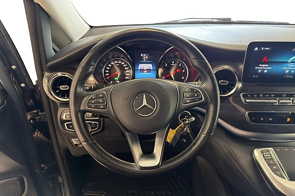 Mercedes-Benz V300 d 9 of 12