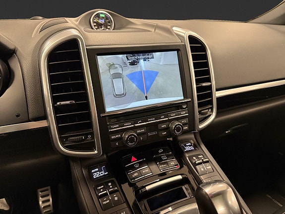 Porsche Cayenne S 16 of 21