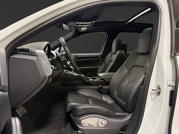 Porsche Cayenne S 8 of 21