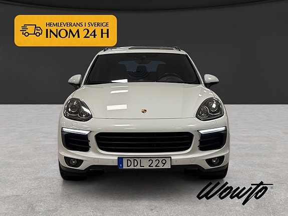 Porsche Cayenne S 2 of 21