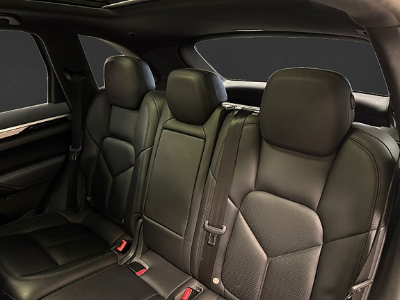 Porsche Cayenne S 11 of 21