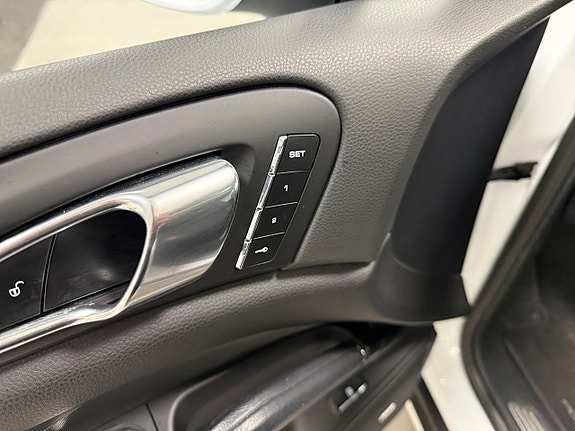 Porsche Cayenne S 9 of 21