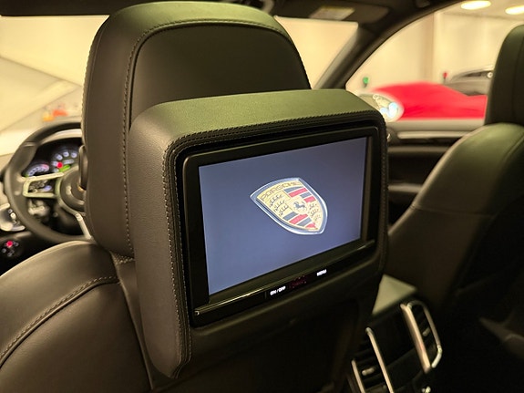 Porsche Cayenne S 13 of 21