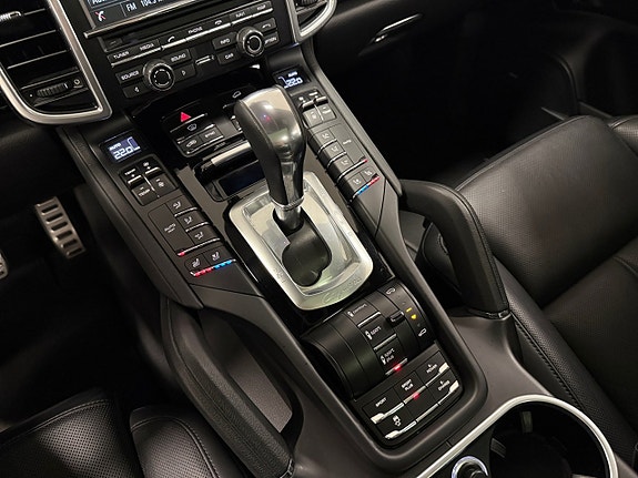 Porsche Cayenne S 18 of 21