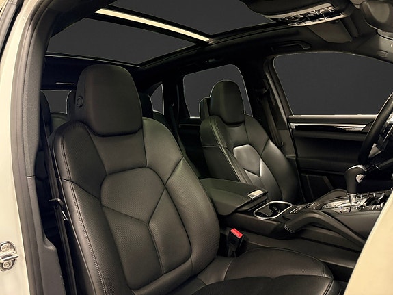 Porsche Cayenne S 15 of 21