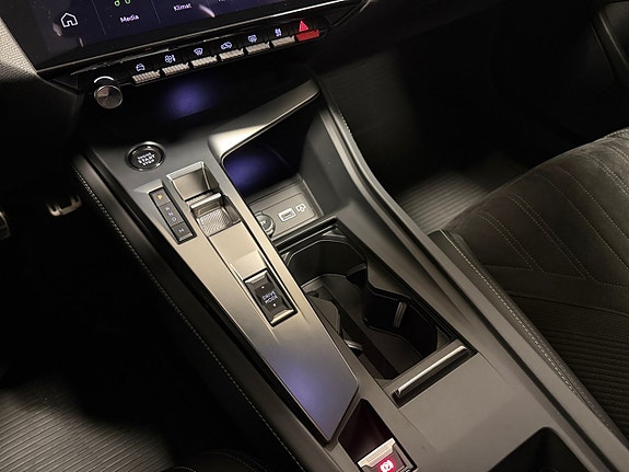 Peugeot 308 SW 13 of 18