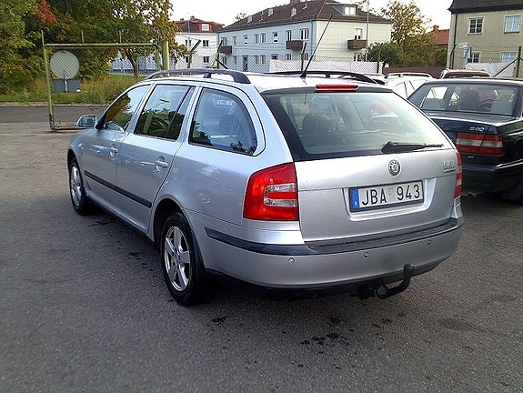 Skoda Octavia 2 of 3