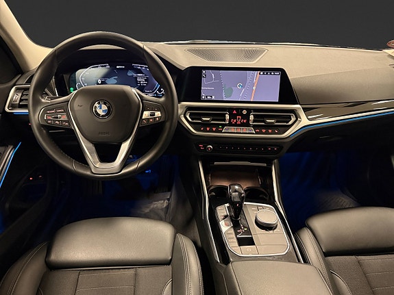 BMW 330e 13 of 17