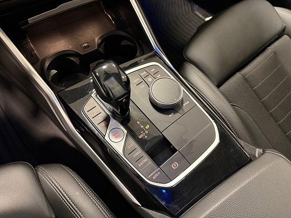 BMW 330e 14 of 17
