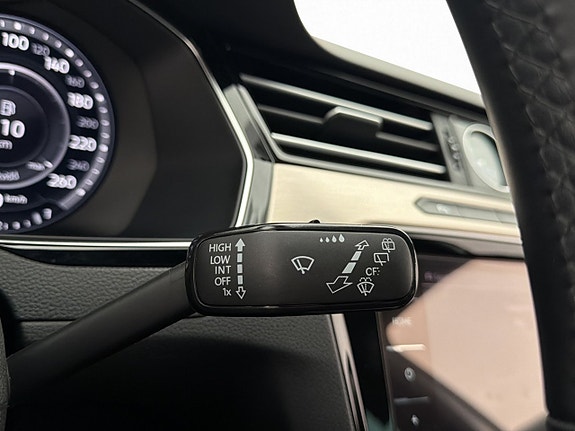 Volkswagen Passat Alltrack 18 of 30