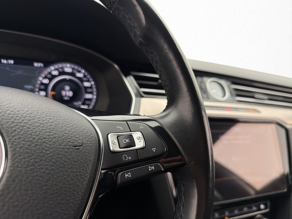 Volkswagen Passat Alltrack 17 of 30