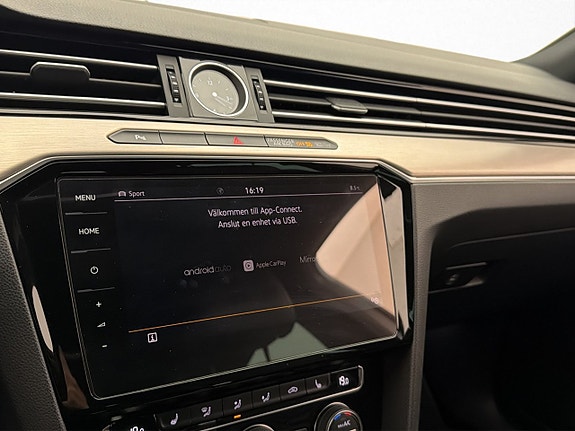 Volkswagen Passat Alltrack 21 of 30