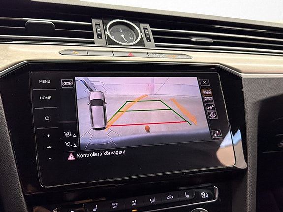 Volkswagen Passat Alltrack 19 of 30