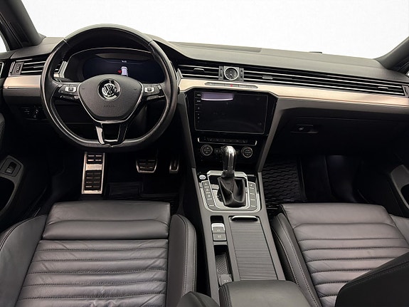 Volkswagen Passat Alltrack 12 of 30
