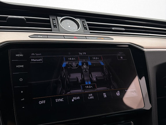 Volkswagen Passat Alltrack 22 of 30
