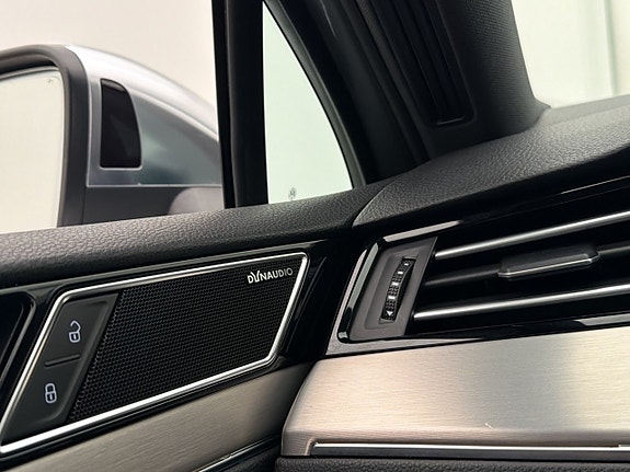 Volkswagen Passat Alltrack 13 of 30