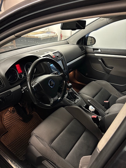 Volkswagen Golf V 5 of 6