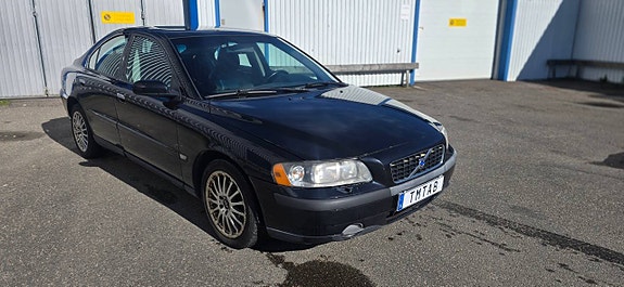 Volvo S60 2 of 5
