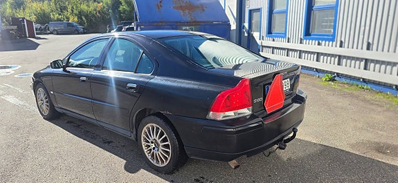 Volvo S60 4 of 5