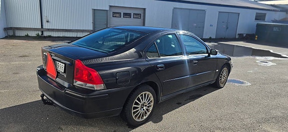 Volvo S60 3 of 5