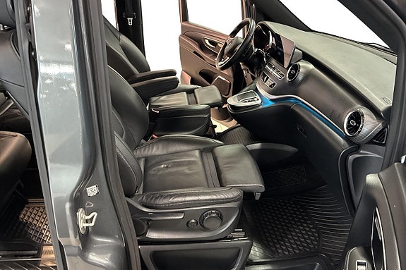 Mercedes-Benz V300 d 10 of 13