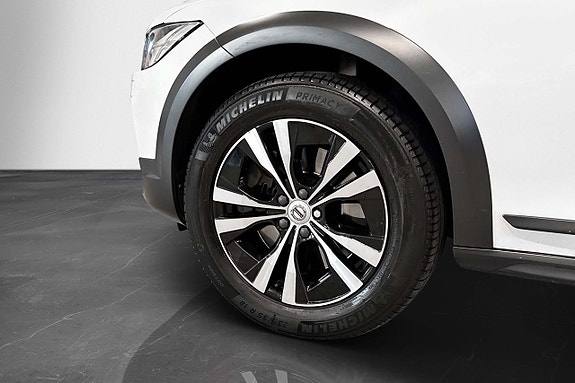 Volvo V90 Cross Country 8 of 24
