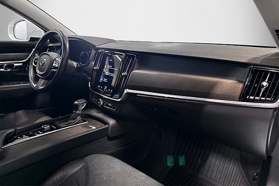 Volvo V90 Cross Country 11 of 24