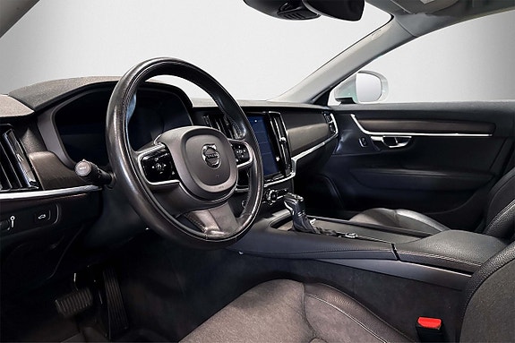 Volvo V90 Cross Country 10 of 24