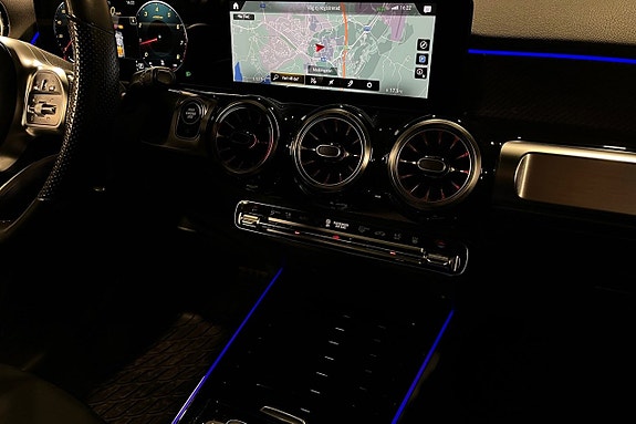 Mercedes-Benz GLB200 16 of 20