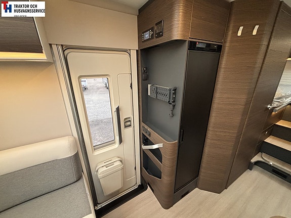 Adria Coral SUPREME 670 SL 140Hk HD 43H 17 of 21
