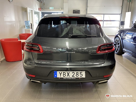 Porsche Macan 7 of 20