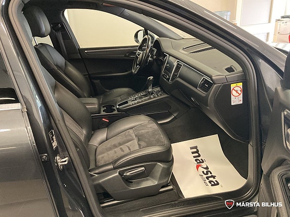 Porsche Macan 8 of 20