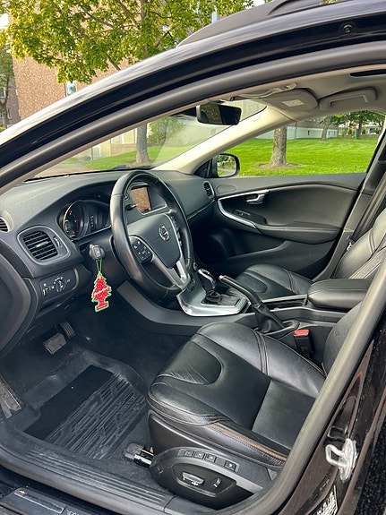Volvo V40 Cross Country 5 of 9