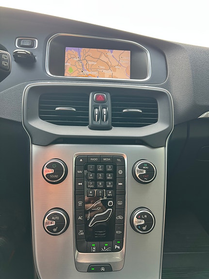 Volvo V40 Cross Country 7 of 9