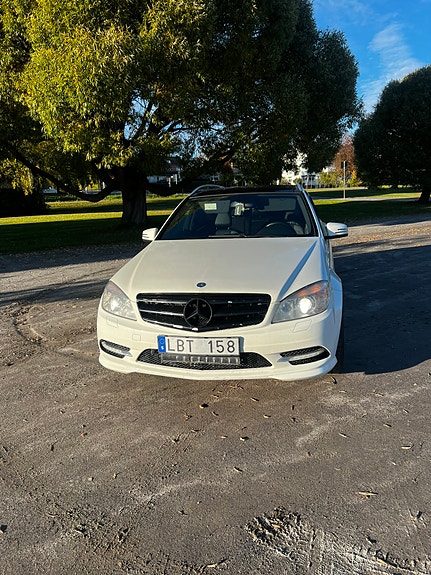 Mercedes-Benz C220 3 of 9