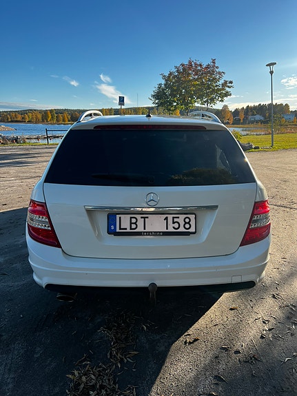 Mercedes-Benz C220 6 of 9
