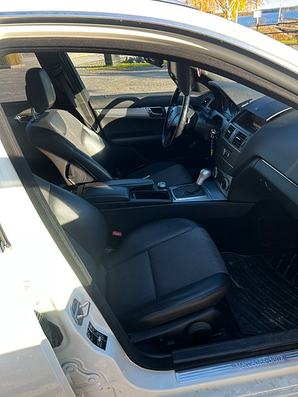 Mercedes-Benz C220 9 of 9