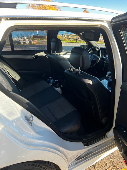 Mercedes-Benz C220 8 of 9