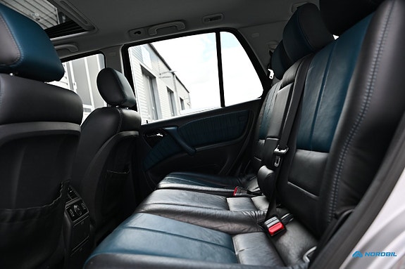 Mercedes-Benz ML55 23 of 24