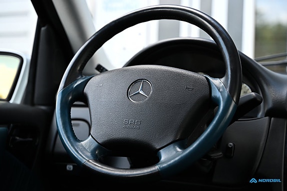 Mercedes-Benz ML55 16 of 24